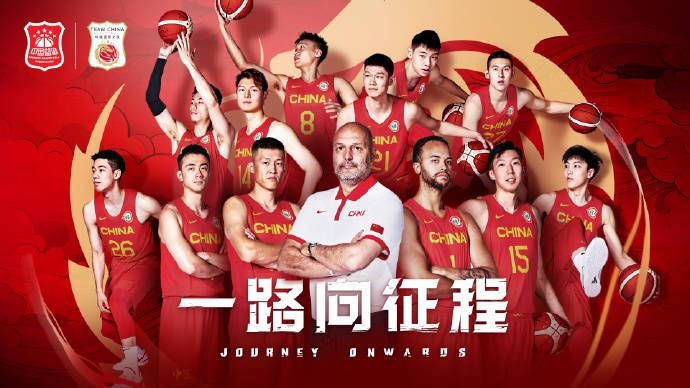 在圆桌论坛环节，多位学界专家、影视行业代表、创作者、演员、制作人与导演齐聚一堂，围绕精品微短剧创作展开深度对话，从创作逻辑、题材拓展、行业标准、表演艺术、制作实践与用户需求等多个维度分享了各自的想法与见解。