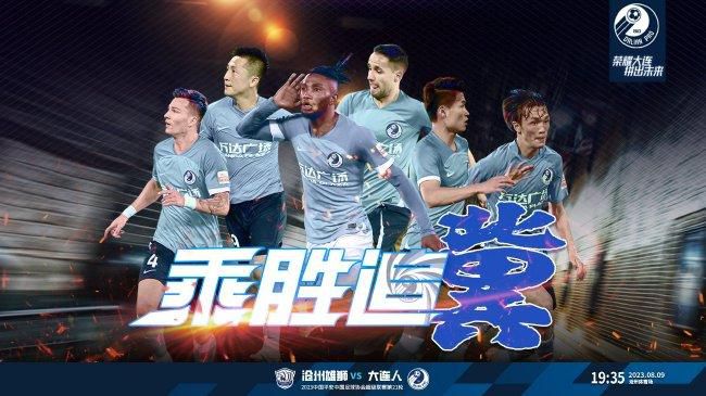 哈利·波特三人组剧组旧照曝光 2015-01-26 日前，一系列《哈利·波特与魔法石》剧组旧照曝光，照片中的三位小演员丹尼尔·雷德克里夫（哈利）、爱玛·沃森（赫敏）、鲁伯特·格林特（罗恩）都是当年青涩稚气的模样，一脸童真无邪的笑容。