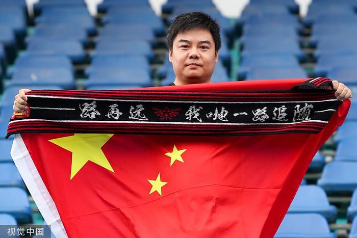主演新剧《肯尼迪》聚焦著名政治家族 2 堪比时装周!