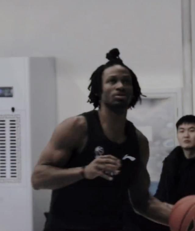 作为今年清明档中最早定档的影片，该片目前官方社交平台竟鲜有新物料释出，不知这份悬念是否会保留到最后一刻？