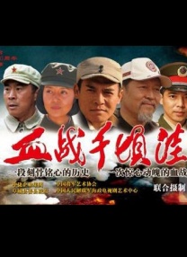 电影消解了沉重的苦难，赋予观众爽文式的叙事走向和快感，既真实展现底层人的生活，与现实同呼吸，也去营造“现实主义的希望”，给予当下这个内耗世代需要的情绪价值——不承诺一定会发生奇迹，但证明努力一定会有意义。